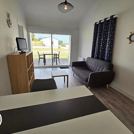 2 Pers. Proche Plages Et Marais Poitevin, Terrasse Couverte, Inclus - Fr-1-426-551 Holiday home *