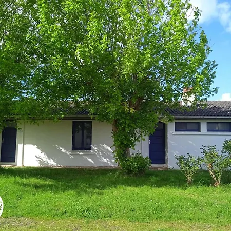 Holiday home 2 Pers. Proche Plages Et Marais Poitevin, Terrasse Couverte, Inclus - Fr-1-426-551 *